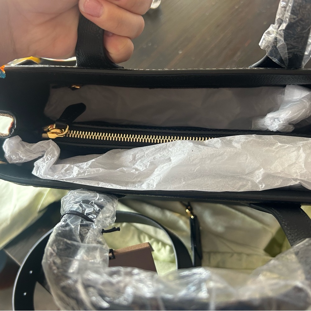 Brand new Burberry bag and wallet - Picture 4 of 11